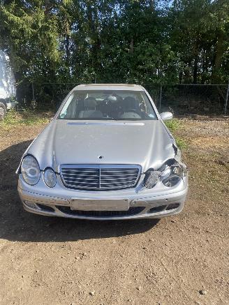 Vrakbiler auto Mercedes E-klasse E 220 CDI SEDAN 2002/7