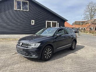 uszkodzony samochody osobowe Volkswagen Tiguan AUTOMAAT PANO LEER NAVI CLIMA CAMERA B.J 2019 2019/1