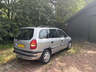 Opel Zafira 2.0 DIESEL 7 PERSOONS B.J 2000  kenteken is afgemeld (voor loop of sloop) picture 2