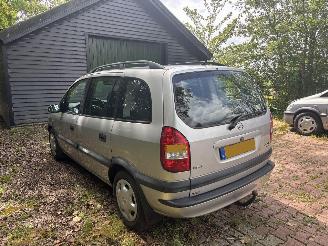 Opel Zafira 2.0 DIESEL 7 PERSOONS B.J 2000  kenteken is afgemeld (voor loop of sloop) picture 3