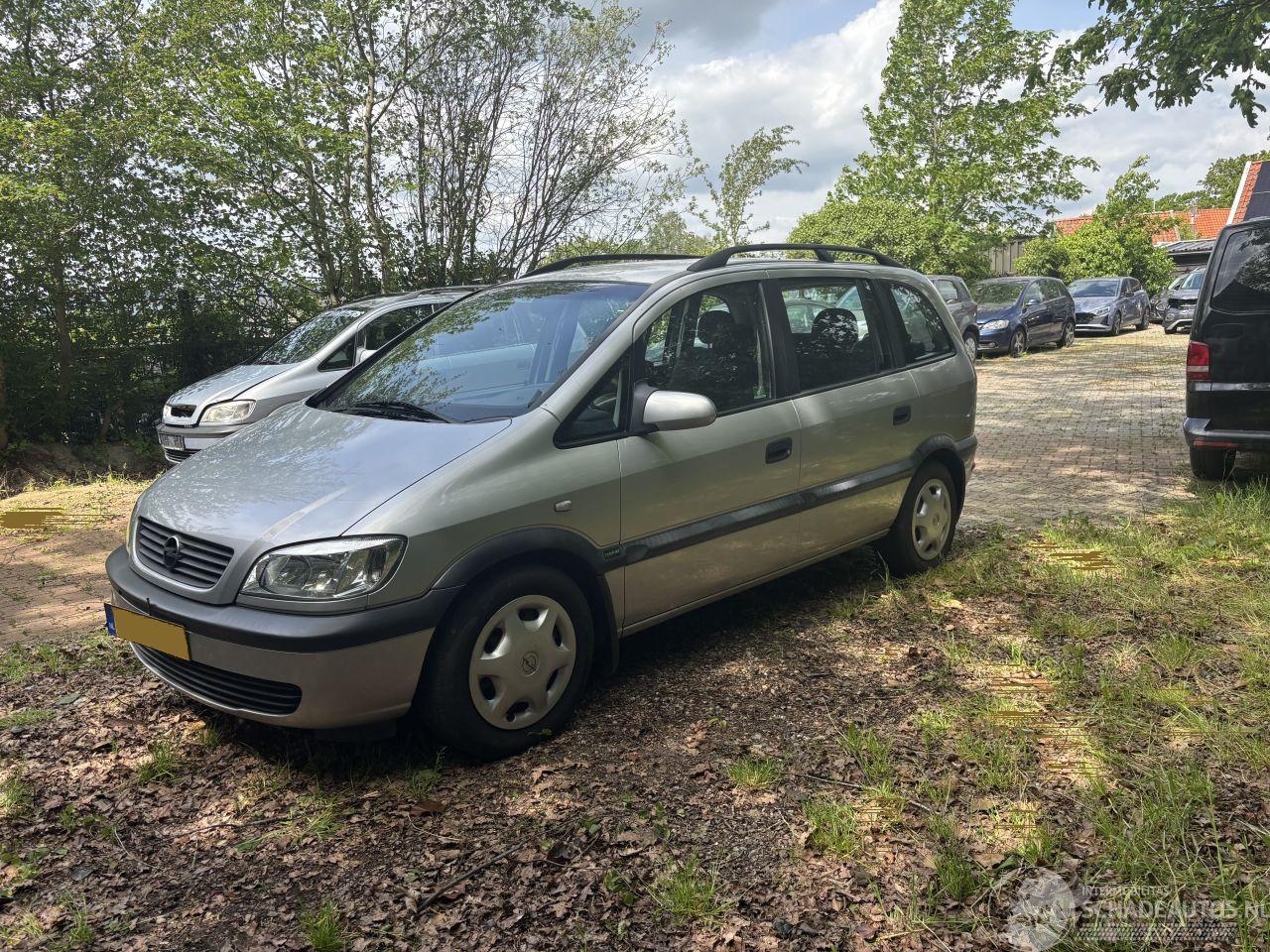 Opel Zafira 2.0 DIESEL 7 PERSOONS B.J 2000  kenteken is afgemeld (voor loop of sloop)