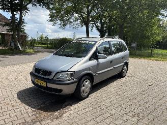 damaged passenger cars Opel Zafira 1.6 Benzine 7 Persoons B.J 2000 sloop 2000/1