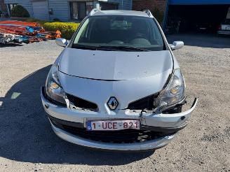 damaged passenger cars Renault Clio III GRANDTOUR EXCEPTION 2009/2