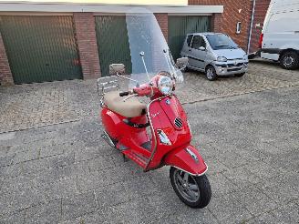 krockskadad bil bromfiets Vespa  GERESERVEERD! - LX 50 2010/8
