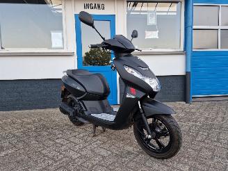 skadebil bromfiets Peugeot  KISBEE , EURO 5 2023/9