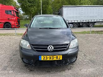 krockskadad bil auto Volkswagen Golf plus 1.9 TDI 105 MPV  Diesel 1.896cc 77kW (105pk) FWD 2006-05/2009-01 (5M1) BXE 2007/1