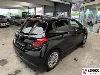 Peugeot 208  picture 6