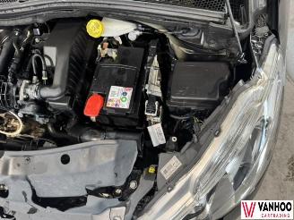 Peugeot 208  picture 9