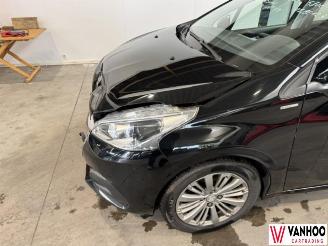 Peugeot 208  picture 2