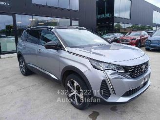 Damaged car Peugeot 5008 ALLURE 2023/6