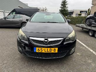 damaged passenger cars Opel Astra 1.4 Turbo Sport 2010/5