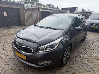 Coche accidentado Kia Cee d AUTOMAAT 2014/1