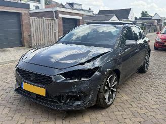 Vaurioauto  passenger cars Seat Leon FR 1.4 TSI eHybrid Pano 2021/1