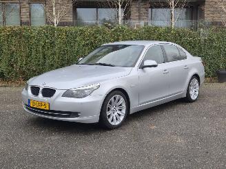 Coche accidentado BMW 5-serie 520i AUTOMAAT / LEER / NIEUWSTAAT 2010/4
