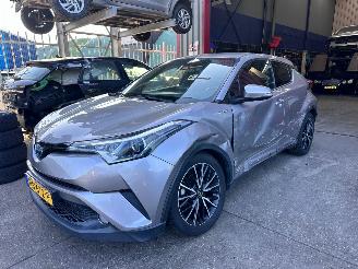 Voiture accidenté Toyota CH-R 1.8 HYRBIDE 2018/1