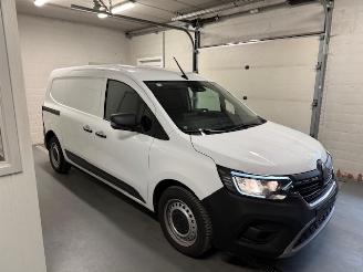 krockskadad bil auto Renault Kangoo // 432 KM // 2026/1