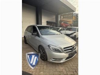 krockskadad bil auto Mercedes B-klasse B (W246/W242), Hatchback, 2011 / 2018 1.6 B-180 BlueEFFICIENCY Turbo 16V 2012/6