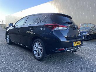 krockskadad bil auto Toyota Auris 1.8 hybrid 2015/3