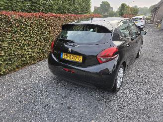 Peugeot 208 PureTech Active picture 5