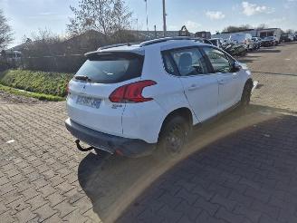 Vrakbiler auto Peugeot 2008 1.2 2015/11