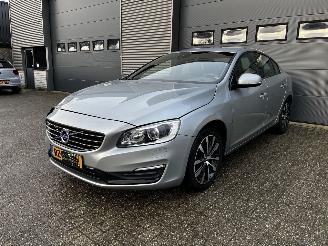 skadebil auto Volvo S-60 1.5 T3 AUTOMAAT / NAVI / CRUISE / LEER / PDC 2018/3