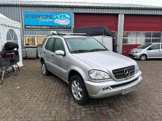 Vrakbiler auto Mercedes ML ML I (163), SUV, 1998 / 2005 270 2.7 CDI 20V 2001/11