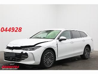 Vaurioauto  passenger cars Volkswagen Passat Variant 1.5 eHybrid Elegance LED ACC Memory Ventilatie LRHZ AHK 2025/4