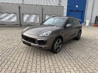 skadebil auto Porsche Cayenne S E-HYBRID Panorama Xenon Leder Voll 2015/12