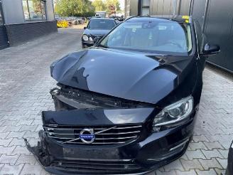 skadebil auto Volvo V-60 V60 I (FW/GW), Combi, 2010 / 2018 2.4 D6 20V Plug-in Hybrid AWD 2015/11