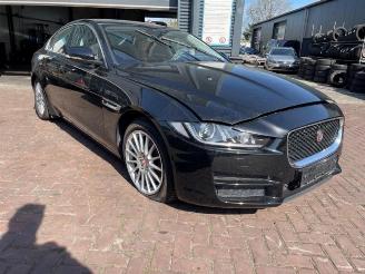 Vrakbiler auto Jaguar XE XE, Sedan, 2015 2.0d 180 16V 2015/4