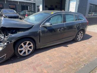 Vrakbiler auto Volvo V-60 V60 I (FW/GW), Combi, 2010 / 2018 2.0 D4 16V 2014/1