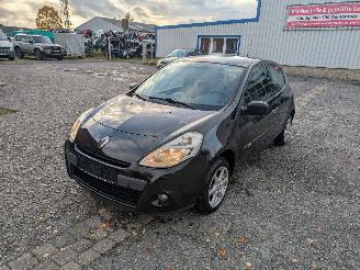 Vrakbiler auto Renault Clio III 1.2 16V NV676 2009/7