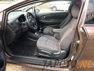 Kia Rio Rio III (UB), Hatchback, 2011 / 2017 1.2 CVVT 16V picture 11