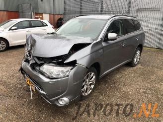 krockskadad bil bedrijf Mitsubishi Outlander Outlander (GF/GG), SUV, 2012 / 2022 2.0 16V PHEV 4x4 2014/4