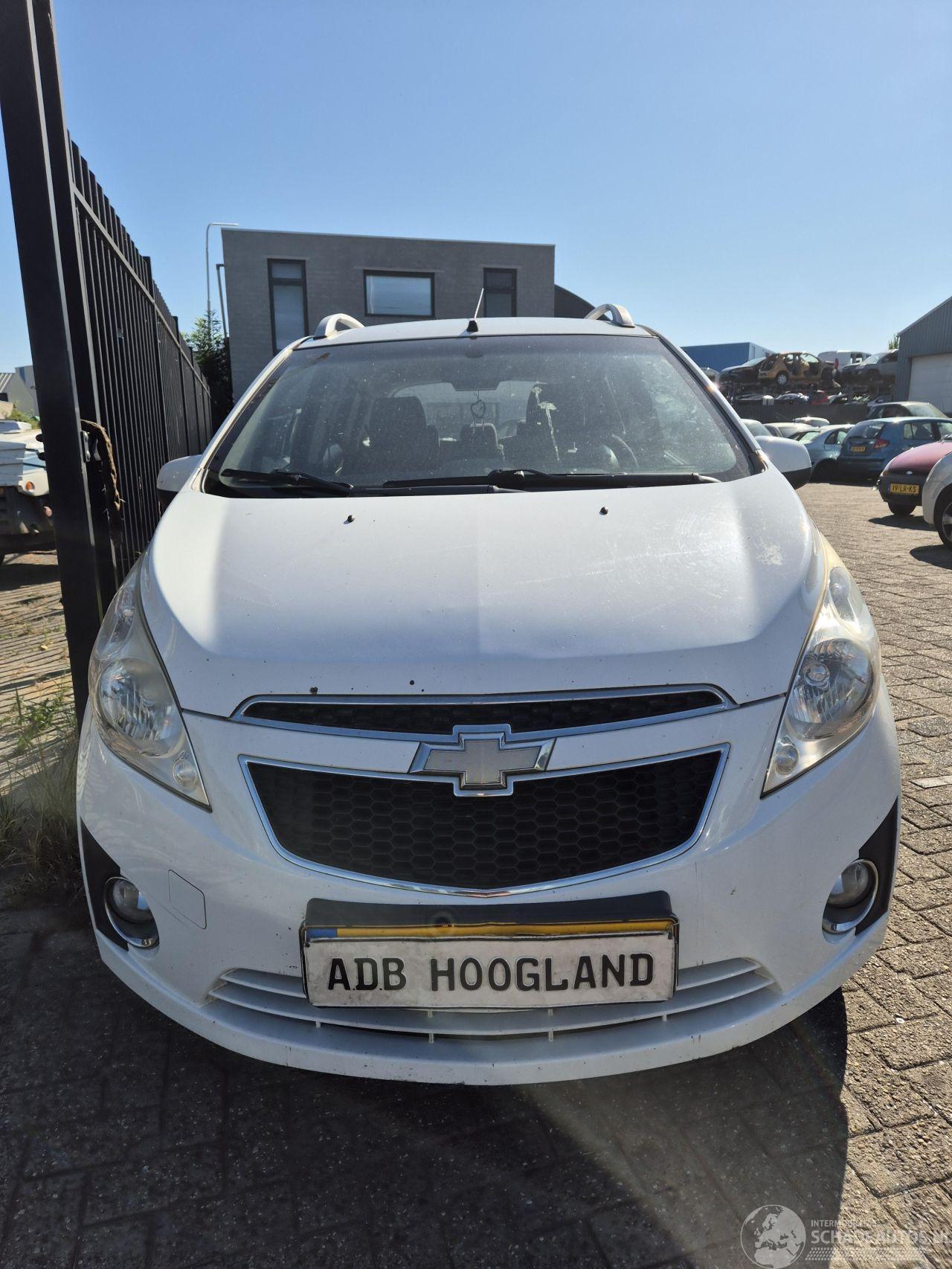 Chevrolet  Spark (M300) Hatchback 1.0 16V Bifuel (LMT) [48kW]