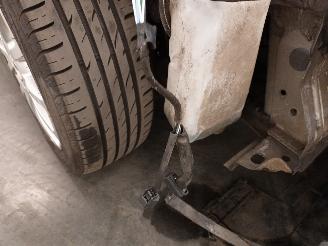 Renault Clio Clio III (BR/CR) Hatchback 1.2 16V 75 (D4F-706) [55kW]  (06-2005/12-20=
14) picture 12