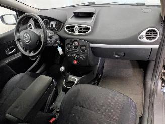 Renault Clio Clio III (BR/CR) Hatchback 1.2 16V 75 (D4F-706) [55kW]  (06-2005/12-20=
14) picture 17