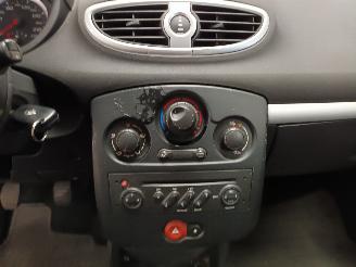 Renault Clio Clio III (BR/CR) Hatchback 1.2 16V 75 (D4F-706) [55kW]  (06-2005/12-20=
14) picture 22