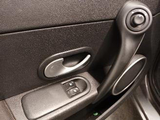 Renault Clio Clio III (BR/CR) Hatchback 1.2 16V 75 (D4F-706) [55kW]  (06-2005/12-20=
14) picture 18