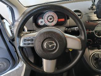 Mazda 2 2 (DE) Hatchback 1.4 CDVi 16V (Y4) [50kW]  (01-2008/11-2010) picture 16