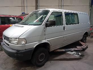 skadebil auto Volkswagen Transporter Transporter/Caravelle T4 Bus 2.5 TDI (AJT) [65kW]  (05-1998/04-2003) 2003/1