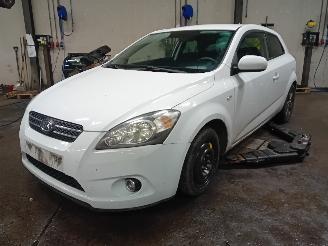 Vrakbiler auto Kia Cee d Pro cee'd (EDB3) Hatchback 3-drs 1.4 CVVT 16V (G4FA) [66kW]  (06-2010/=
09-2012) 2010/4