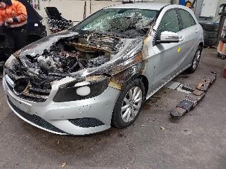 Vrakbiler auto Mercedes A-klasse A (W176) Hatchback 1.6 A-180 16V (M270.910) [90kW]  (09-2012/05-2018) 2012/11