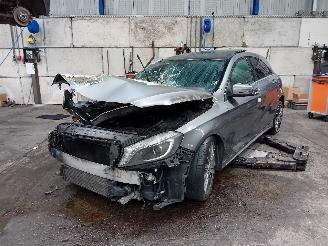 krockskadad bil auto Mercedes A-klasse A (W176) Hatchback 1.5 A-180 CDI, A-180d 16V (OM607.951(K9K)) [80kW]  =
(06-2012/05-2018) 2014/6