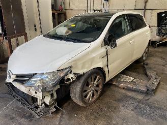Uttjänta bilar auto Toyota Auris Auris (E18) Hatchback 5-drs 1.8 16V Hybrid (2ZRFXE) [100kW]  (10-2012/=
03-2019) 2013/5