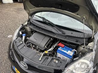 Toyota Aygo Gereserveerd 1.0 VVT-i 68pk aut + f1 Aspiration - nap - airco - facelift - led - bleutooth - elektr ramen - slechts 75dkm picture 14