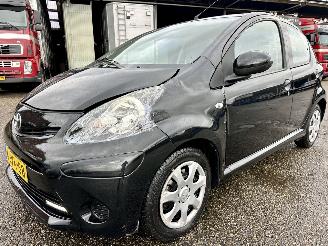 Toyota Aygo Gereserveerd 1.0 VVT-i 68pk aut + f1 Aspiration - nap - airco - facelift - led - bleutooth - elektr ramen - slechts 75dkm picture 2