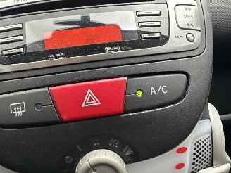 Toyota Aygo Gereserveerd 1.0 VVT-i 68pk aut + f1 Aspiration - nap - airco - facelift - led - bleutooth - elektr ramen - slechts 75dkm picture 37