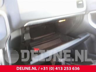 Volvo V-40 V40 (MV), Hatchback 5-drs, 2012 / 2019 1.5 T2 16V Geartronic picture 32