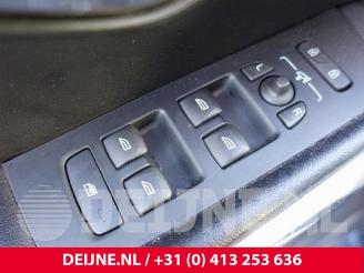 Volvo V-40 V40 (MV), Hatchback 5-drs, 2012 / 2019 1.5 T2 16V Geartronic picture 18